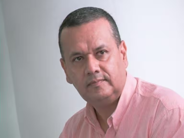 Fiscalía judicializa al alcalde de San Antonio por presunta corrupción en contrato de repuestos