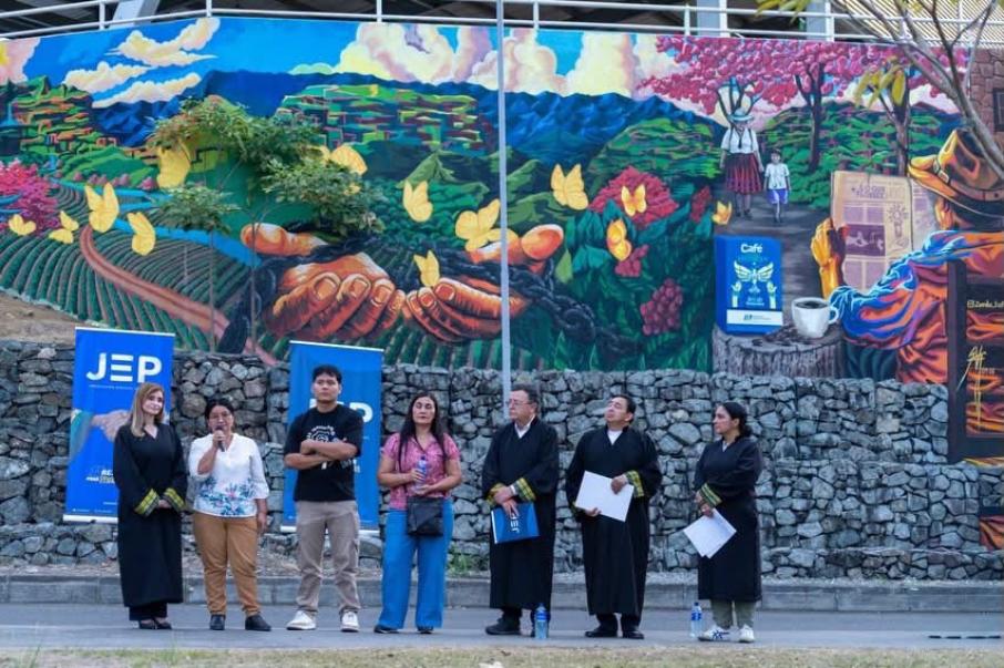 Inauguran mural de memoria en Ibagué con participación de víctimas y exintegrantes de las Farc