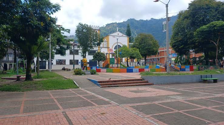 Vendedores del parque de Belén en Ibagué piden claridad sobre reubicación y tarifas